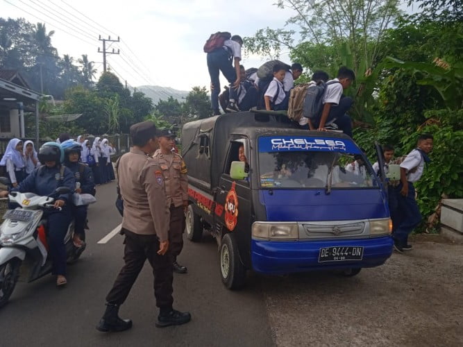 Polisi Tertibkan Angkutan Umum