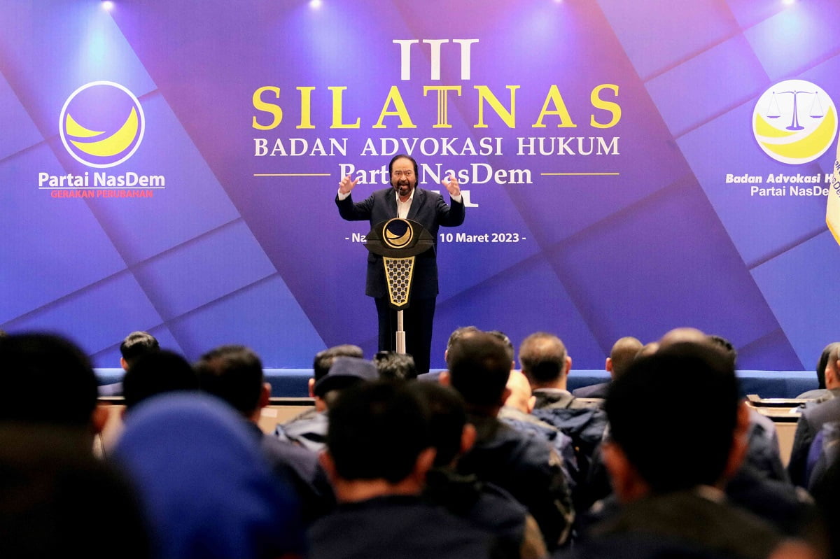 SILATNAS BAHU NASDEM. Ketua Umum Partai NasDem Surya Paloh menyampaikan pidato politiknya di acara Silatnas III Badan Advokasi Hukum (BAHU) Partai NasDem, di NasDem Tower, Jakarta, Jumat (8/7). Dalam pidatonya Surya Paloh mengatakan bahwa kompleksitas permasalahan hukum di Indonesia semakin kuat. Hal itulah yang menjadi tantangan bagi partai politik dalam persiapan menghadapi pemilu serentak di tahun 2024.
MI / ADAM DWI