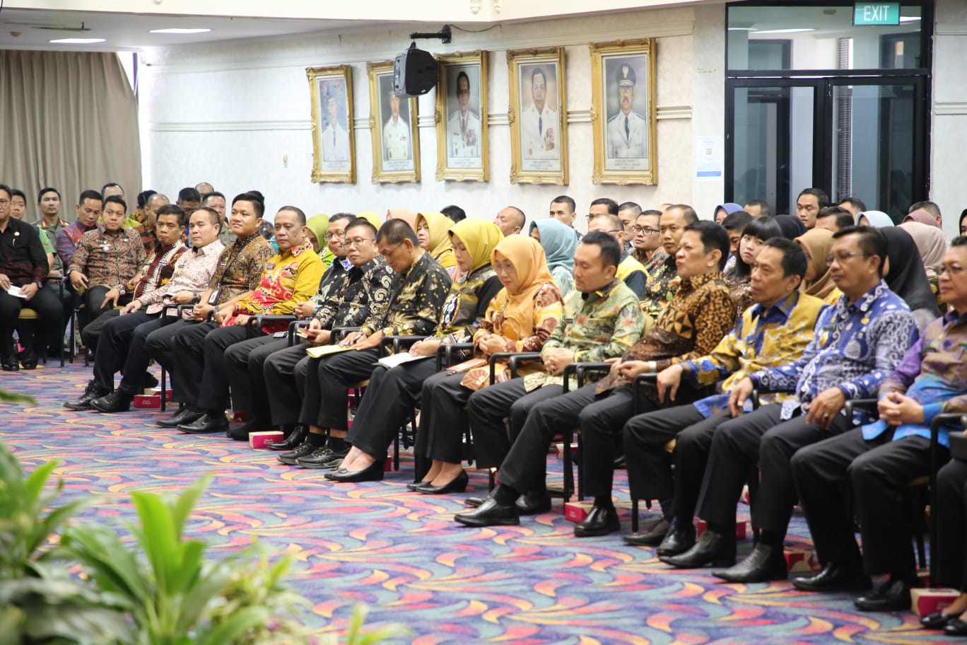 JAGA NAMA BAIK LEMBAGA. Para alumnus APDN, STPDN, dan IPDN saat mengikuti arahan Gubernur Lampung di aula Balai Keratun, lingkungan Kantor Pemprov Lampung, Jumat (11/8). Gubernur Lampung, Arinal Djunaidi, membina seluruh alumnus IPDN, terutama di lingkungan Pemprov Lampung untuk menjaga nama baik lembaga, organisasi, dan mengembangkan kompetensi.
DOK ADPIM