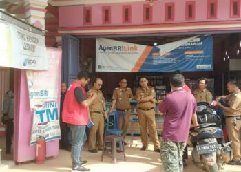 Disperindag Way Kanan mengecek ke pangkalan gas di wilayah setempat terkait keluhan masyarakat soal kelangkaan elpiji 3 kg, Rabu, 3 April 2024.
DOK DISPERINDAG WAY KANAN