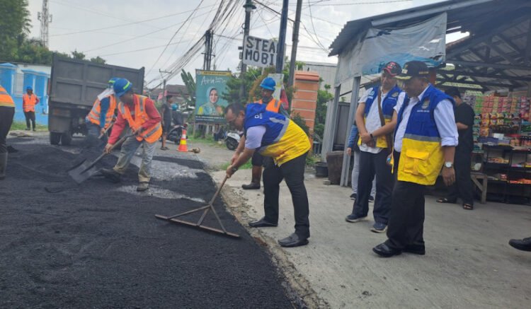 PERBAIKAN JALAN. Pemerintah Kota Cilegon melalui Dinas PUPR Kota Cilegon meluncurkan program Mantri Jalan. DOK/PUPR