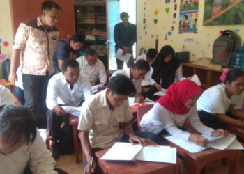 DESA ASUH. Penyelenggaraan Ujian Pendidikan Kesetaraan (UPK) Kejar Paket C bagi masyarakat Indramayu melalui lembaga Pusat Kegiatan Belajar Masyarakat (PKBM). Dok/Kominfo Indramayu