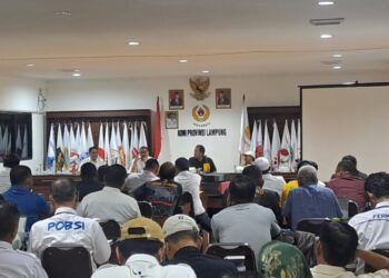 35 MEDALI EMAS. Rapat koordinasi KONI Provinsi Lampung dengan para cabor, Rabu (10/7). Ketua Umum KONI Provinsi Lampung, Arinal Djunaidi menargetkan Provinsi Lampung mendapatkan 35 medali emas dan mempertahankan peringkat 10 besar pada PON XXI 2024 di Aceh-Sumut.
(Lampung Post/Andre Prasetyo Nugroho)