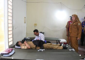 PELATIHAN. Wali Kota Bandar Lampung Eva Dwiana, saat kegiatan Pelatihan Korps Sukarela Palang Merah Indonesia (PMI) Kota Bandar Lampung angkatan X tahun 2024, Selasa (2/7).
(Lampung Post/Andre Prasetyo Nugroho)