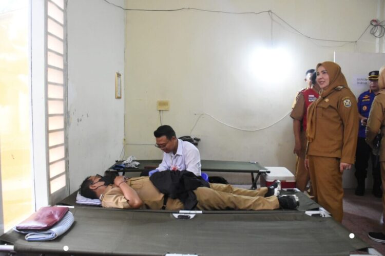 PELATIHAN. Wali Kota Bandar Lampung Eva Dwiana, saat kegiatan Pelatihan Korps Sukarela Palang Merah Indonesia (PMI) Kota Bandar Lampung angkatan X tahun 2024, Selasa (2/7).
(Lampung Post/Andre Prasetyo Nugroho)