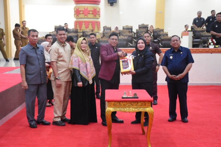 Rapat Paripurna DPRD Kota Bandar Lampung tentang Penyampaian Perubahan Kebijakan Umum APBD dan Perubahan Prioritas dan Plafon Anggaran Sementara APBD Kota Bandar Lampung Tahun Anggaran 2024, Senin (15/7). (Lampung Post/Andre Prasetyo Nugroho)