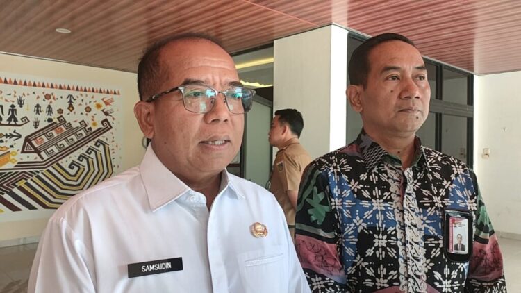 Pj Gubernur Lampung, Samsudin (kiri). (Lampung Post/Silvia Agustina)