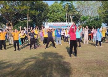 Pj Bupati Aswarodi senam aerobik