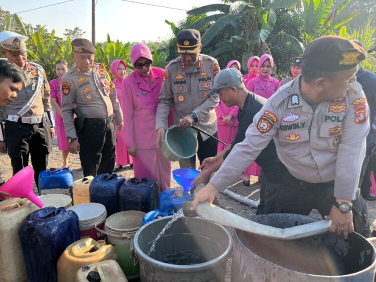 bantuan air bersih Polres Way Kanan