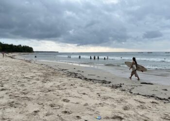 Wisatawan Sambangi Pantai Labuhanjukung Saat Libur Maulid Nabi Saw