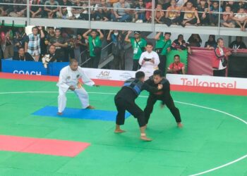 MERAIH MEDALI EMAS. Atlet pencak silat Lampung, M. Wildan meraih medali emas dari kelas E putra di Pekan Olahraga Nasional (PON) XXI Aceh-Sumut 2024. (Dok. KONI Lampung)
