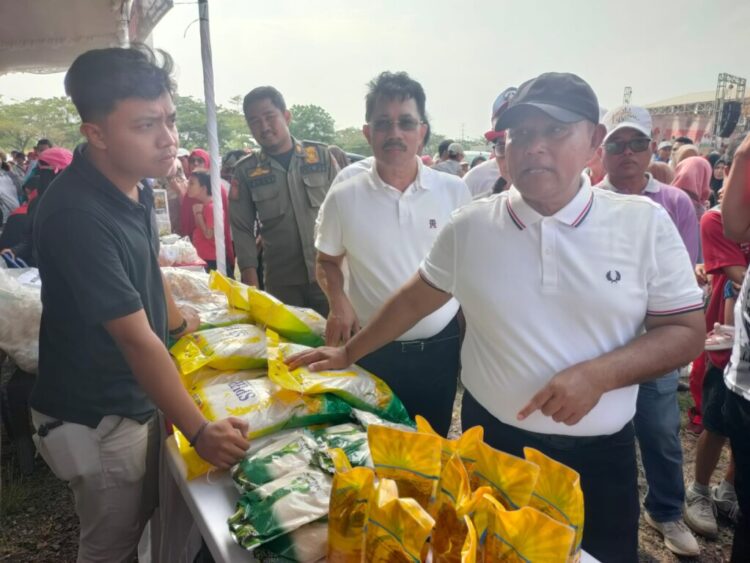 Warga Serbu Pasar Murah di Kalianda