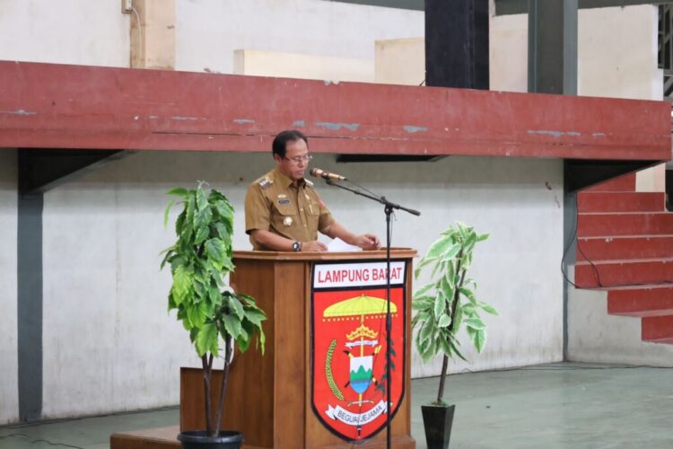 nukman pada pengukuhan pengurus Apdesi Lambar