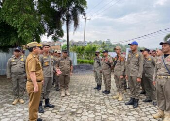Pjs Wali Kota Bandar Lampung, Budhi Darmawan saat mengunjungi sejumlah kantor OPD di lingkungan Pemkot setempat, Senin, 30 September 2024. (Lampung Post/Andre Prasetyo Nugroho)