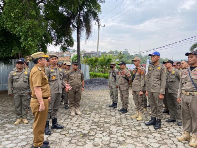Pjs Wali Kota Bandar Lampung, Budhi Darmawan saat mengunjungi sejumlah kantor OPD di lingkungan Pemkot setempat, Senin, 30 September 2024. (Lampung Post/Andre Prasetyo Nugroho)