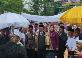 arak-arakan adat ketua DPRD Lampura