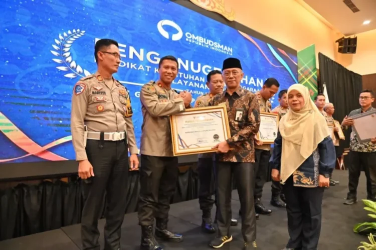 Polres Lamsel terima penghargaan dari Ombudsman RI