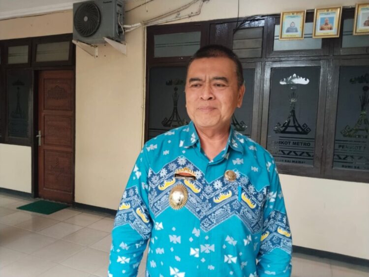 05DAE-FB (headshot)-11JAN