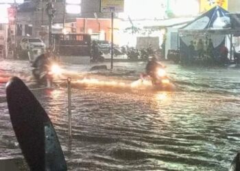 Hujan deras pada Jumat malam, 21 Februari 2025 menyebabkan genangan air di sejumlah wilayah di Bandar Lampung, termasuk di Jalan Ki Maja, Way Halim. Istimewa