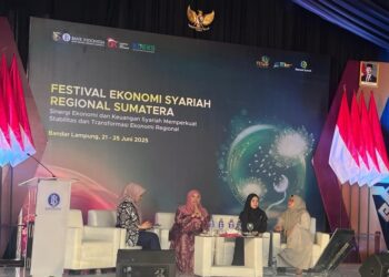 PERENCANAAN KEUANGAN UNTUK UMKM. Sekretaris Umum Banom BPP HIPMI Syariah, Marviarum Eka Ramdiati saat Talkshow Festival Ekonomi Syariah Regional Sumatra di Lampung City Mall Bandar Lampung, Selasa (24/6). Perencanaan keuangan menjadi instrumen penting bagi Usaha Mikro, Kecil, dan Menengah (UMKM) untuk mencapai kemapanan finansial dan keberlangsungan bisnis jangka panjang. Namun, perjalanan menuju kemapanan finansial tak lepas dari tantangan, terutama bagi pelaku UMKM. Lampung Post / Silvia Agustina