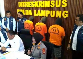 Pisahkan tag dengan koma Hapus term: facebook LGBT facebook LGBTHapus term: LGBT LGBTHapus term: Gay Lampung Gay LampungHapus term: Polda Lampung Polda Lampung (Foto: Imam Setiawan/Metro TVNews.com)