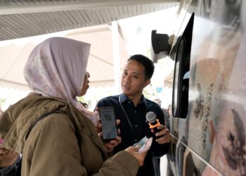 Penukaran uang melalui mobil kas keliling Bank Indonesia Provinsi Lampung.