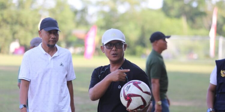 Bupati Lampung Tengah, Ardito Wijaya, secara resmi membuka Turnamen Sepak Bola Bupati Cup 2025