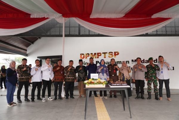 Pj Sekda Potong Tumpeng Rayakan Hari Jadi MPP Tubaba