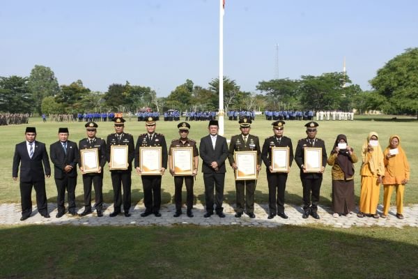 Upacara Hari Pahlawan, Firsada Beri Penghargaan Kepada Anggota Forkopimda Tubaba