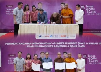 STIAB Jinarakkhita Lampung resmi menandatangani Memorandum of Understanding (MoU) dan Memorandum of Agreement (MoA) bersama Bank Maju dalam sebuah seremoni yang berlangsung di Aula Kampus STIAB Jinarakkhita Lampung, Selasa (12/5/2026).