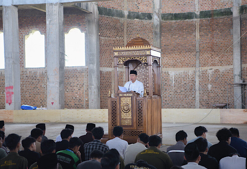 Salat Jumat Perdana di Masjid Al Hijrah Kota Baru, Dr. Mahathir Ajak Jamaah Berkarya dengan Ikhlas