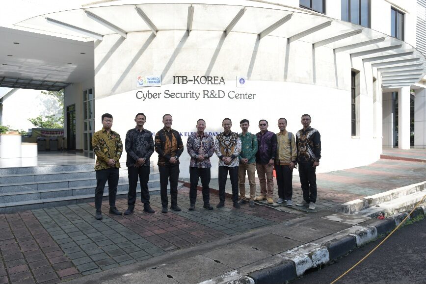 Fakultas Ekonomi dan Bisnis UTI Gagas Kolaborasi Pendidikan, Penelitian, dan Pengabdian Berdampak Bersama SBM ITB