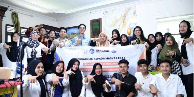 UTI Dampingi UMKM Puteri Tapis Tenun Lampung Lewat PKM Hibah BIMA 2025