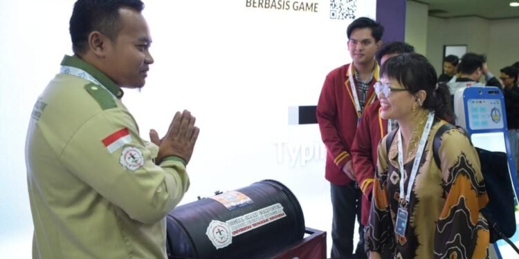 Wamendikti Apresiasi Inovasi Digital Smart Composter Mahasiswa Teknokrat