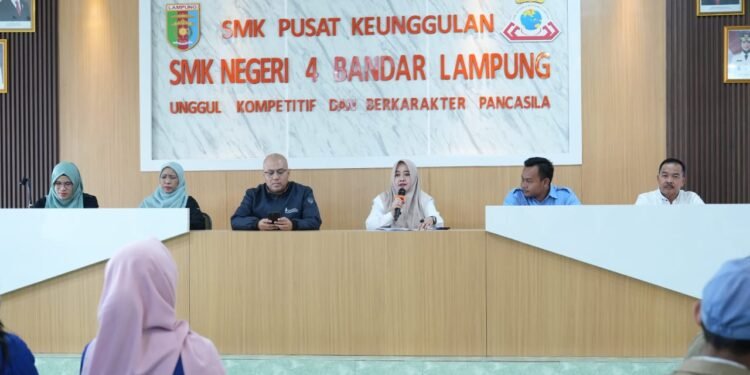 UTI dan IIUM Gelar Pengabdian Masyarakat Internasional di SMK Negeri 4 Bandar Lampung