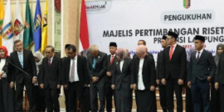Gubernur Lampung Kukuhkan Mahathir Muhammad ke Majelis Pertimbangan Riset Daerah
