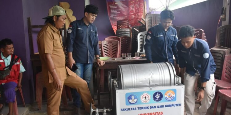 UTI Kembangkan Teknologi Digital Smart Cow Farming, Dorong Produktivitas Peternak Desa Rawi