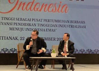 Rektor Universitas Teknokrat Indonesia Dr HM Nasrullah Yusuf SE MBA bersama Kepala BRIN Arif Satria. Dok/UTI