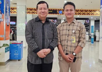 Fikri Hilaikal (kanan) bersama Rektor Teknokrat Nasrullah Yusuf. | Dok/UTI