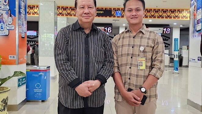 Fikri Hilaikal (kanan) bersama Rektor Teknokrat Nasrullah Yusuf. | Dok/UTI