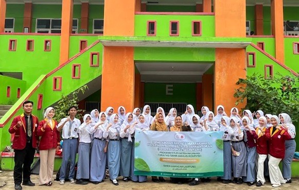 Teknokrat Tingkatkan Kompetensi Sekretaris Profesional siswa SMK Negeri 8 Bandar Lampung