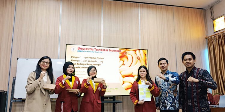 Tiga Mahasiswi FEB UTI Lulus dengan Proyek Bisnis Inovatif Bananies