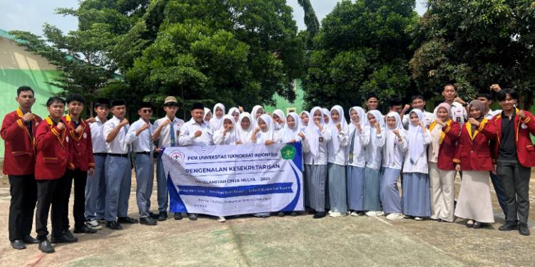 Dari Arsip hingga Etika Kantor, Mahasiswa Teknokrat Bekali Siswa MA Islamiyah Cinta Mulya Keterampilan Kesekretarisan