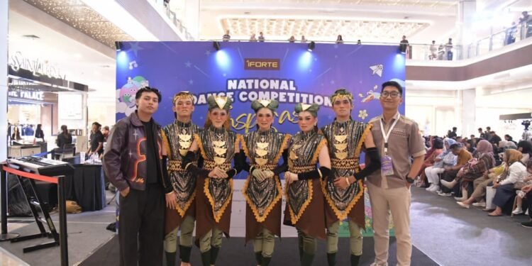 Tim tari Unit Kegiatan Mahasiswa (UKM) Tari Teknokrat