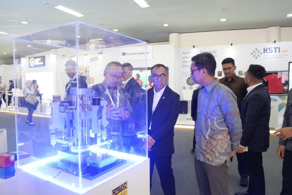 UBL Pamerkan Inovasi Mesin Pengemasan Obat Kanker di KSTI 2025