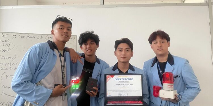Tim FIK UBL Raih Juara Internasional dan Best Presentation di TeknoCom 2025