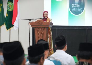 Kasubdit Pendidikan Salafiyah dan Kajian Kitab Kuning, Dr. Hj. Yusi Damayanti, SE, AK., M.M., yang hadir mewakili Dirjen Pendidikan Islam pada Halaqah Penguatan Kelembagaan Pendirian Ditjen Pesantren di UIN Raden Intan Lampung, Sabtu, 15 November 2025.
