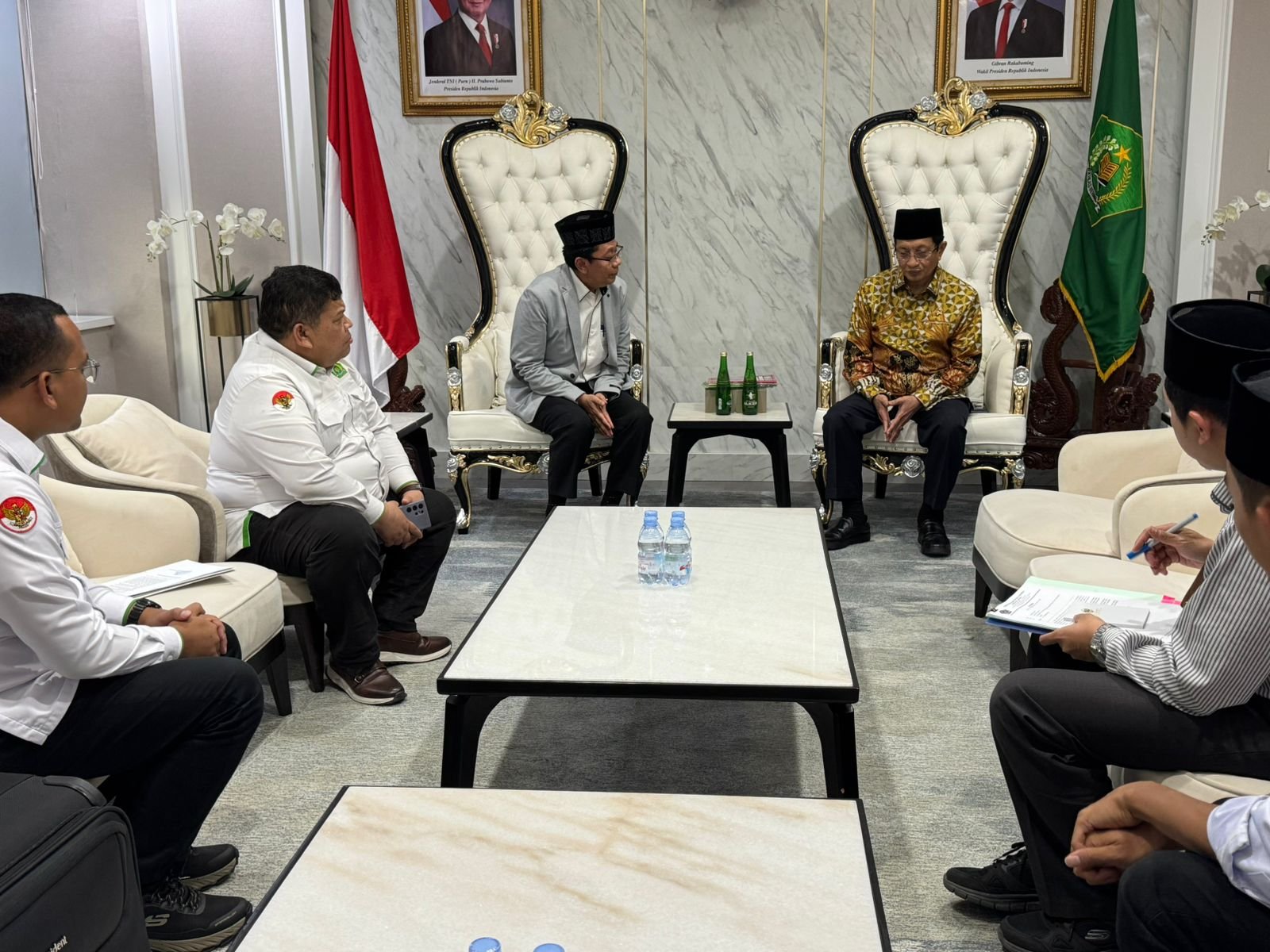 Rektor Universitas Islam Negeri (UIN) Raden Intan Lampung (RIL) Prof. H. Wan Jamaluddin Z., M.Ag., Ph.D. menyerahkan dokumen hasil penjaringan dan pertimbangan kualitatif calon Rektor UIN RIL Periode 2026–2030 kepada Menteri Agama RI, Senin (17/11/2025).