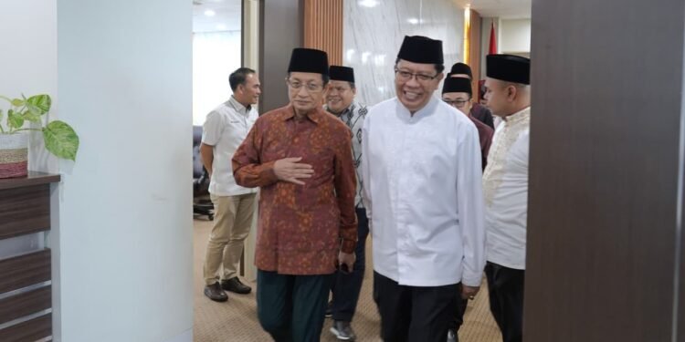 Rektor UIN Raden Intan Lampung, Prof. H. Wan Jamaluddin Z., M.Ag., Ph.D., mendampingi Menteri Agama RI Prof. Dr. KH. Nasaruddin Umar, M.A.