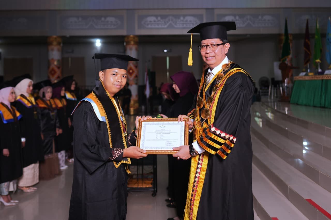 Pengukuhan 1.624 wisudawan dalam Sidang Senat Terbuka Wisuda Periode IV Tahun 2025.